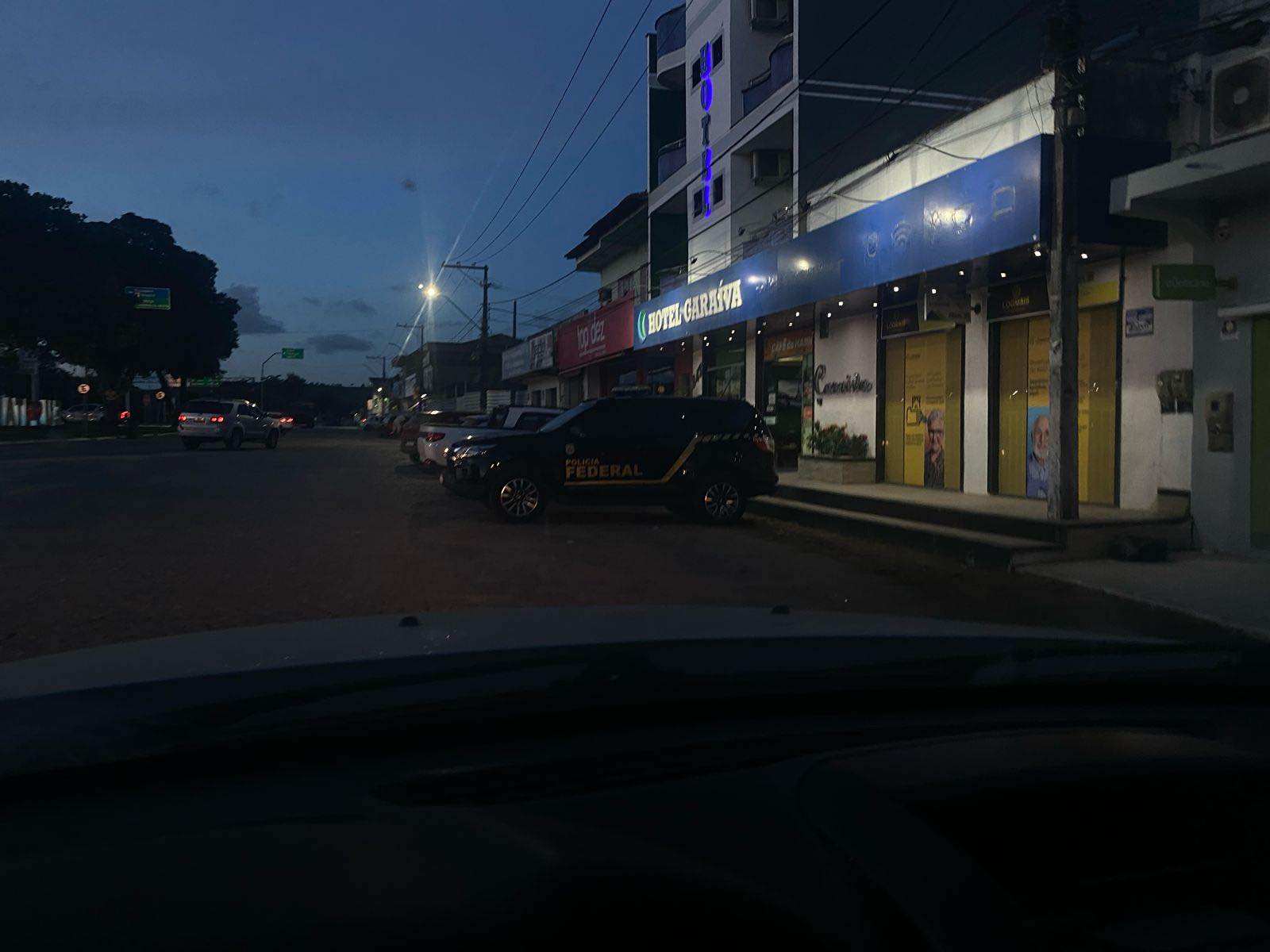 Veículo da PF estacionado no centro da cidade é alvo de faknews por parte da oposição