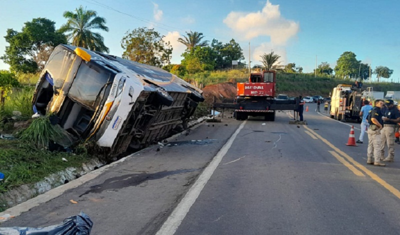 Tragédia: Acidente com ônibus deixa pelo menos 08 mortos e vários feridos em Teixeira de Freitas