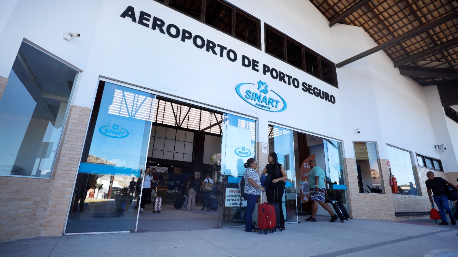 Governo do Estado entrega pavimentação e faixas laterais do aeroporto de Porto Seguro