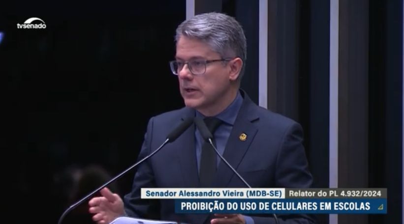 Senado aprova proibição de celular nas escolas